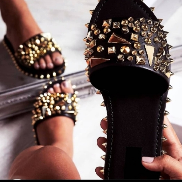 ❤RESTOCKED ❤ CRAZY FLAT SPIKE SLIP ON GOLD - Picture 2 of 5